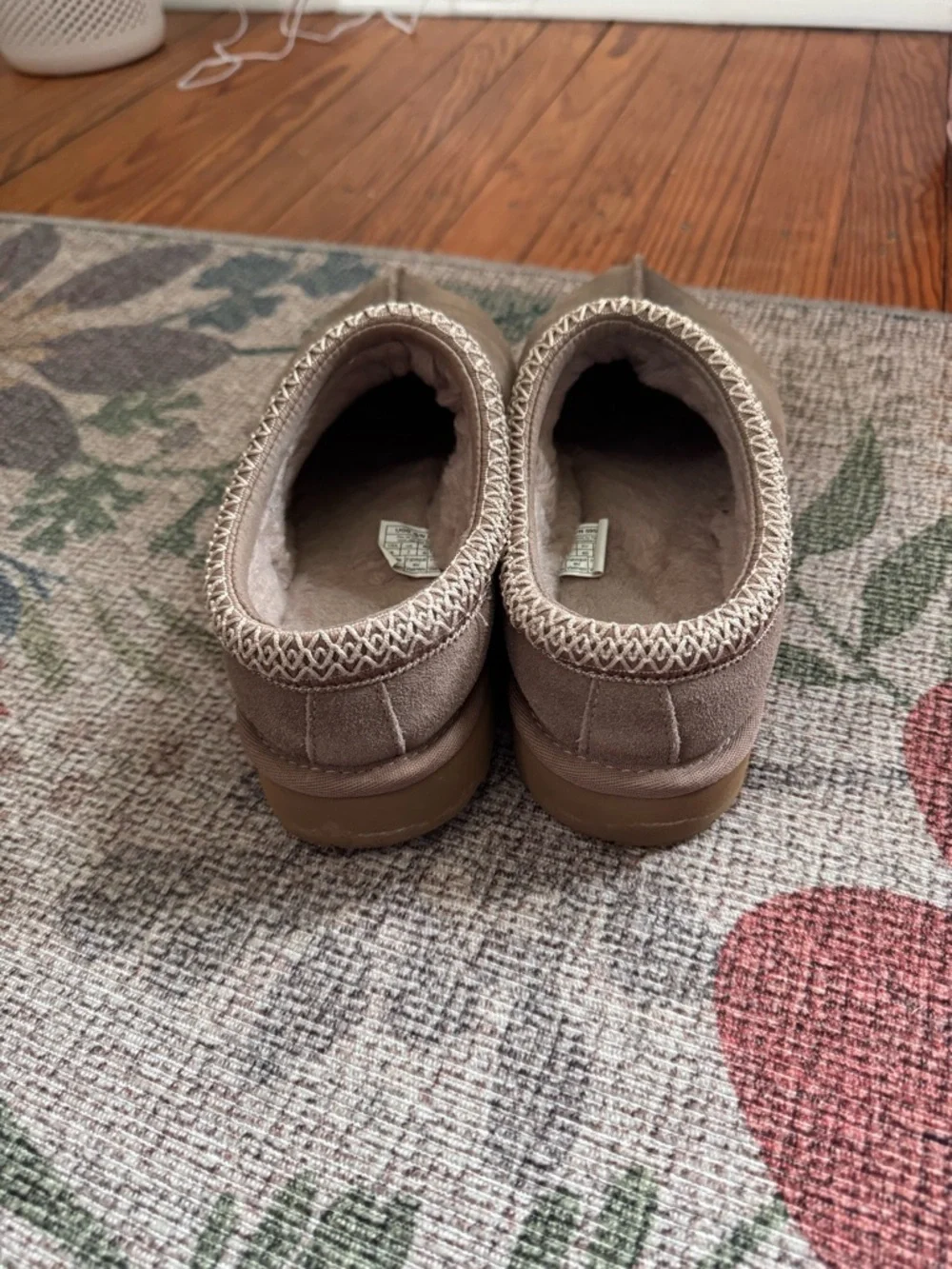 Tasman Ugg - unisex - tan - women’s size 9 - Picture 6 of 6